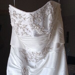 David's Bridal Ivory Strapless Beaded Wedding Dress